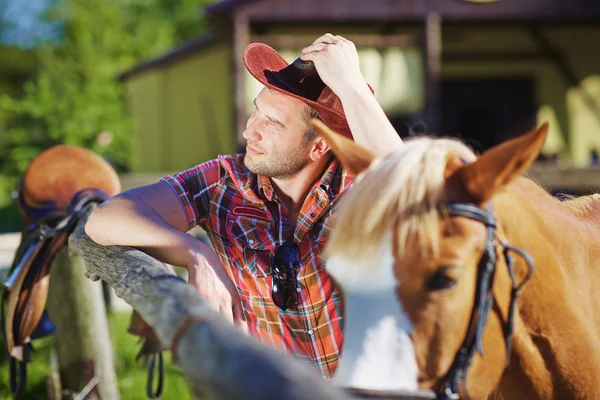 Çiftlikte bir kovboy portresi