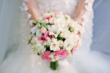    Güzel düğün buket çiçek brid, elinde