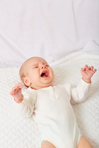 Bebê chorado.Criança chorada.Recém-nascido choroso . — Fotografia de Stock