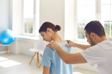 Hasta konseptiyle çalışırken profesyonel osteopat