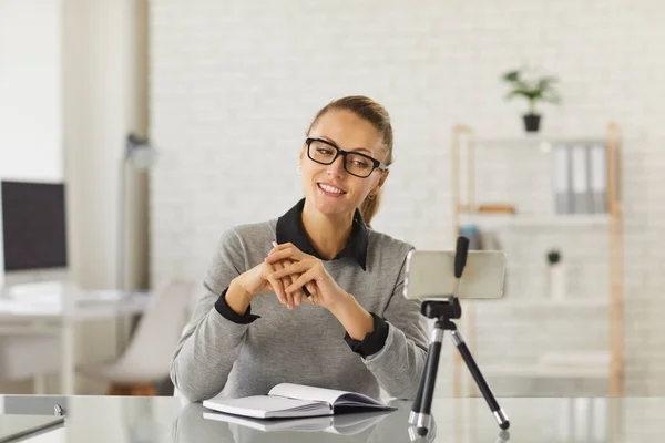 Blogger, online chat, vzdálený koncept setkání — Stock fotografie