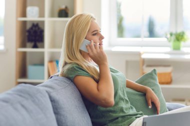 Serbest, uzak çalışma, çevrimiçi iletişim konsepti