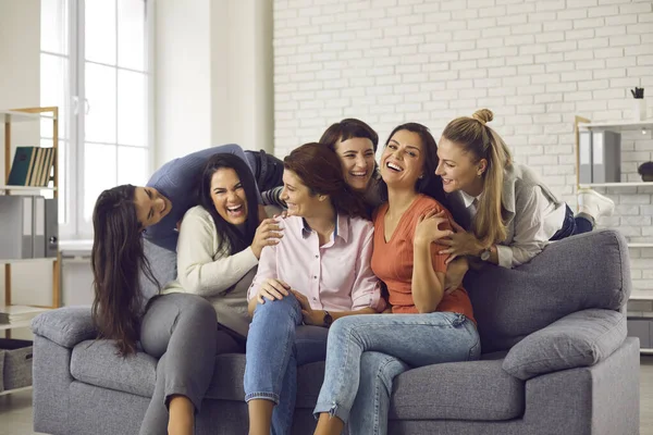 Group of happy positive young women having fun while spending free time together — Stock Photo, Image