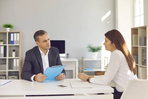 Serious HR manager listening to candidate telling about her work experience during job interview — Stock Photo, Image