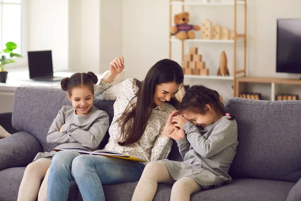 Passez du temps à la maison avec des enfants concept — Photo