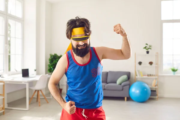 Funny bearded man in mask for sleeping making sport workout for muscle power — Stock Photo, Image