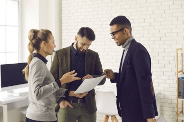 Beyin fırtınası, müzakereler, çok ırklı iş grubu konsepti