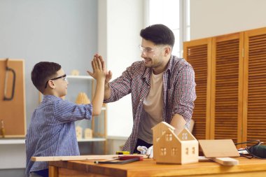 Boş zaman, eğlence, çocuk konseptiyle zaman geçirme.