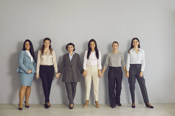 Женщины бизнес-команда, сотрудничество, работа в офисе