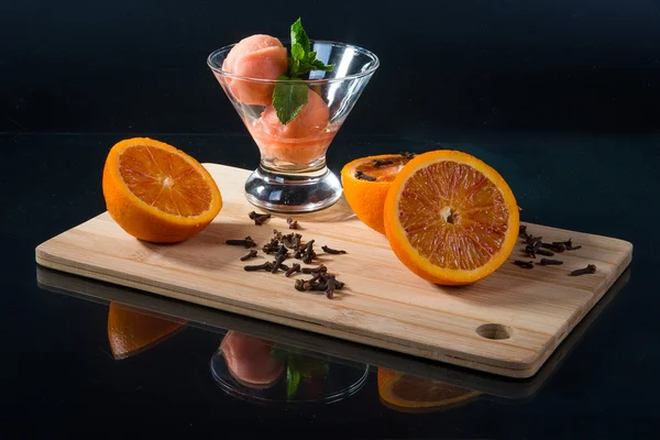 オレンジ色のデザート アイス クリーム — ストック写真