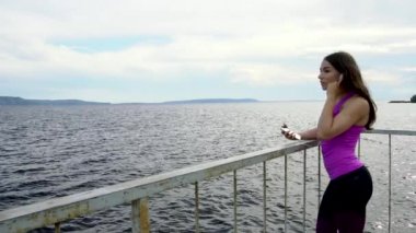 Kadınlarda nehir çıkabilir. Müzik dinlerken sakin ol.