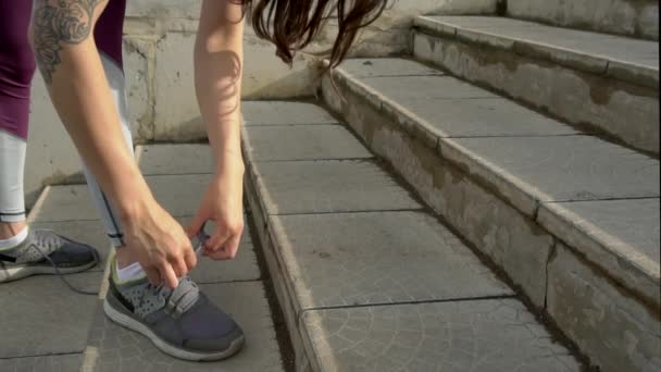 Sports woman tying up shoelaces Slow motion — Stock Video