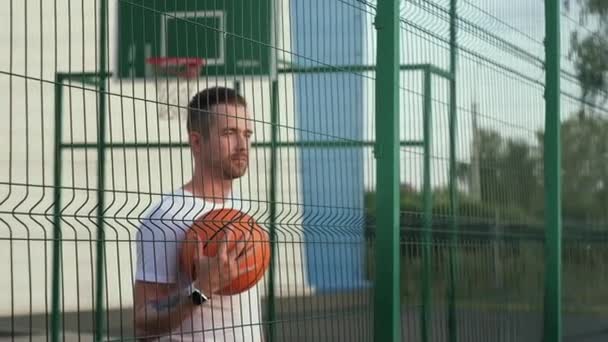 Basketballer brauchen Motivation, um weiter trainieren zu können — Stockvideo