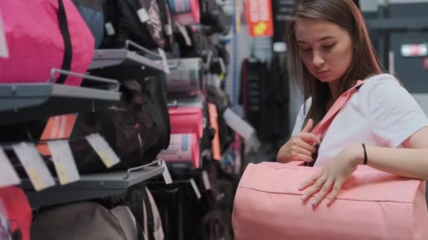 Necesita una buena bolsa de fitness. — Vídeos de Stock