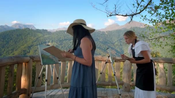 Plein-air master class of drawing, women are painting — Vídeo de stock