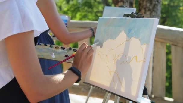 Painting picture on plein-air, canvas and hands of artist — ストック動画