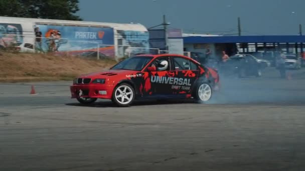 Auto BMW alla deriva sulle competizioni — Video Stock