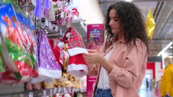 Compras de accesorios navideños — Vídeos de Stock