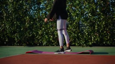 Curtsey direniş bandıyla hamle yaptı