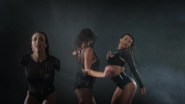 Horký tanec sexy dívky trio — Stock video