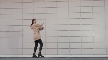 Sokakta komik danslar