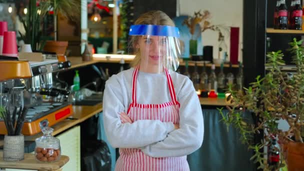 科维德19型流感大流行时对餐馆和咖啡馆工作人员的预防措施 — 图库视频影像