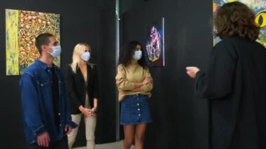 Sanat sergisine bir gezi.