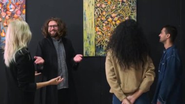 Sanat hakkında konuşmak için iyi bir şirket.