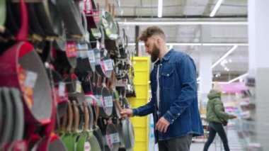 Alıcının yeni kızartma tavasına ihtiyacı var.