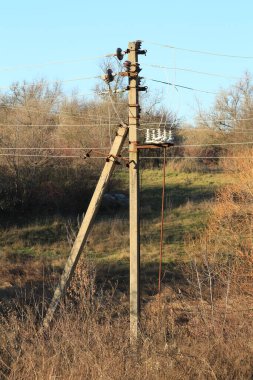Kırsal kesimde elektrik direği