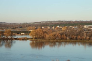 Nehir köyde küçük bir köydür..