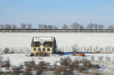 eski terk edilmiş köy evi