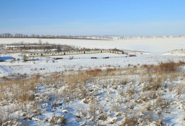 Kış manzarası kırsal bir köydür..