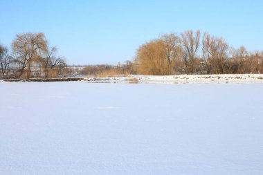 Kış manzarası, kar, nehir, ağaçlar