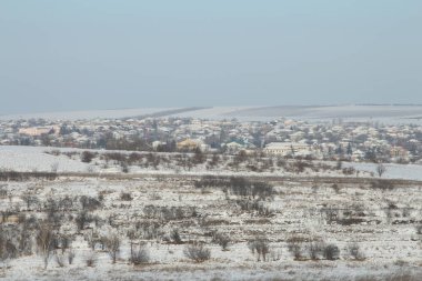 Kışın köy manzarası