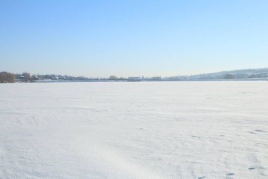 Donmuş gölde kış günü