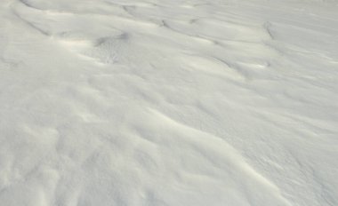 Kar izleri olan kar yüzeyi
