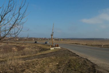 Baharda kırsal bir yol.