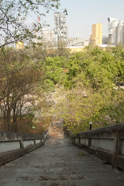 Yere aşağı merdiven