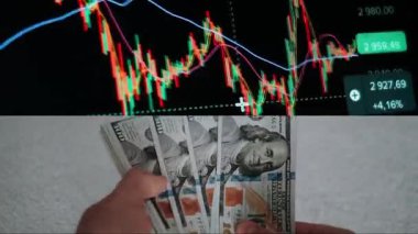 Finansal piyasadaki kripto para biriminin dijital bir grafiği gündelik olarak yükseldiğini veya düştüğünü gösteriyor. Bitcoin değeri ve kriz sırasında dijital varlık yatırımcıları için bir dolar. Tüccar kârı.