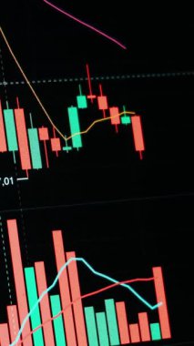 Finansal piyasadaki kripto para biriminin dijital bir grafiği gündelik olarak yükseldiğini veya düştüğünü gösteriyor. Bitcoin değeri ve kriz sırasında dijital varlık yatırımcıları için bir dolar. Tüccar kârı.