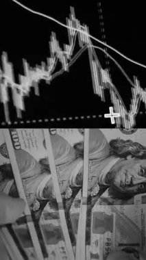 Finansal piyasadaki kripto para biriminin dijital bir grafiği gündelik olarak yükseldiğini veya düştüğünü gösteriyor. Bitcoin değeri ve kriz sırasında dijital varlık yatırımcıları için bir dolar. Tüccar kârı.