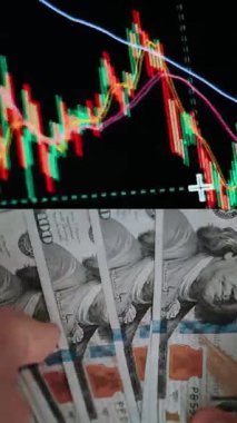 Finansal piyasadaki kripto para biriminin dijital bir grafiği gündelik olarak yükseldiğini veya düştüğünü gösteriyor. Bitcoin değeri ve kriz sırasında dijital varlık yatırımcıları için bir dolar. Tüccar kârı.