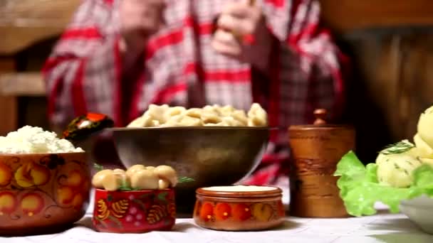 Ruské národní jídlo — Stock video