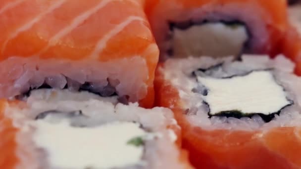 Sushi japonês em um fundo branco — Vídeo de Stock