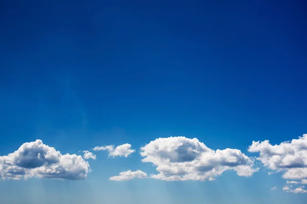 Kék ég és felhők. — Stock Fotó