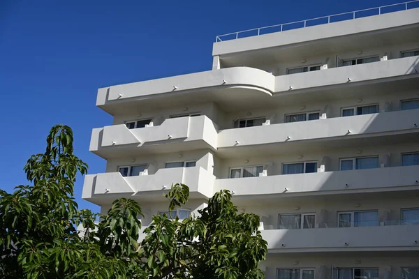 Balkonlu modern bina