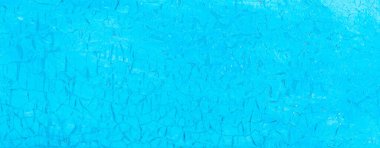 Duvarın yüzeyindeki eski çatlak boya. Mavi arka plan. Boya soyuyordum. Kırsal mavi grunge maddesi deseni.