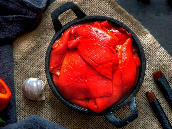 Gustosi Peperoni Rossi Arrosto Padella — Foto Stock