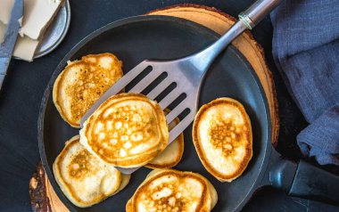 Tahtadaki tavada küçük gözlemeler.